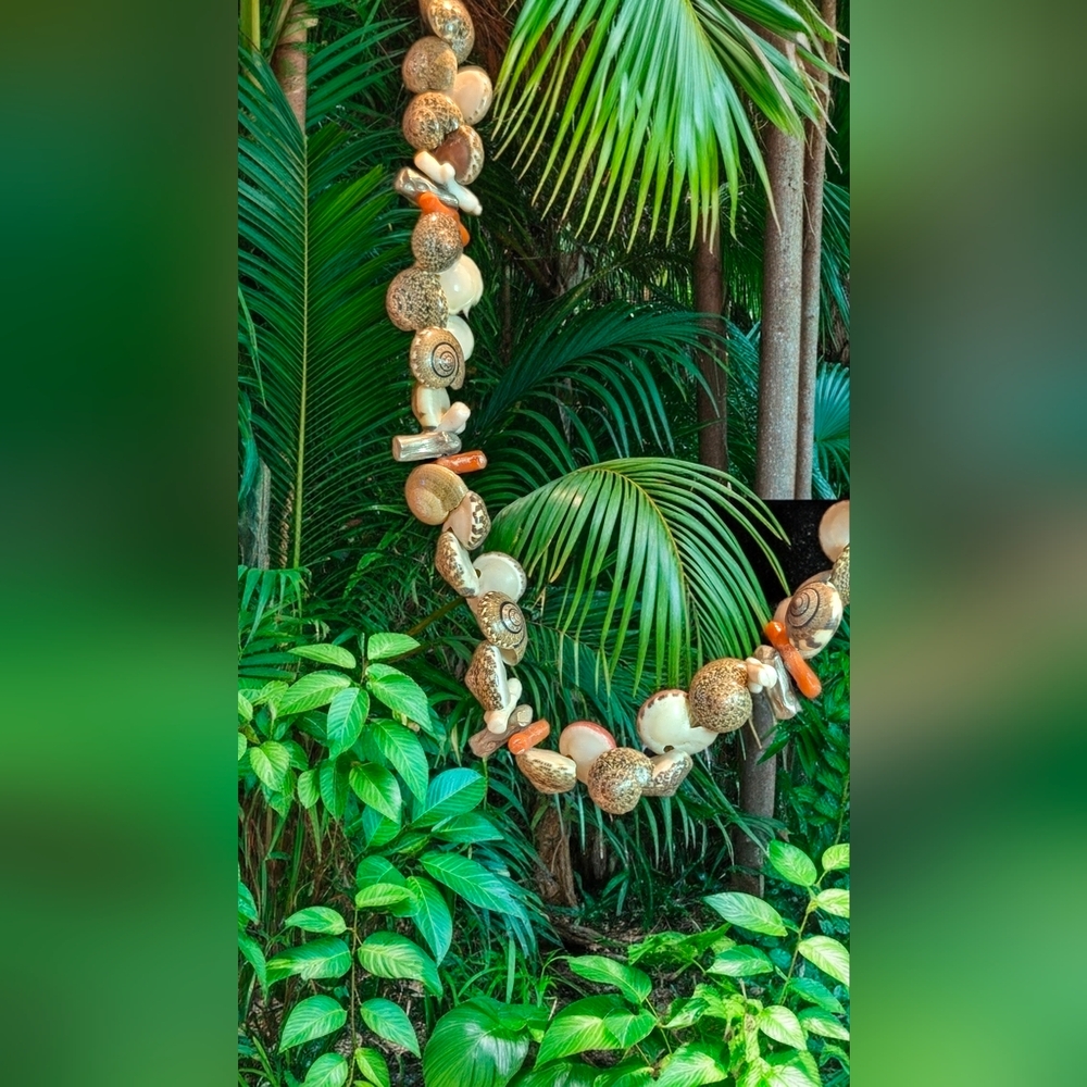 Vintage Les Bernard spotted Snail Shell Necklace w red pieces spotted 24" long